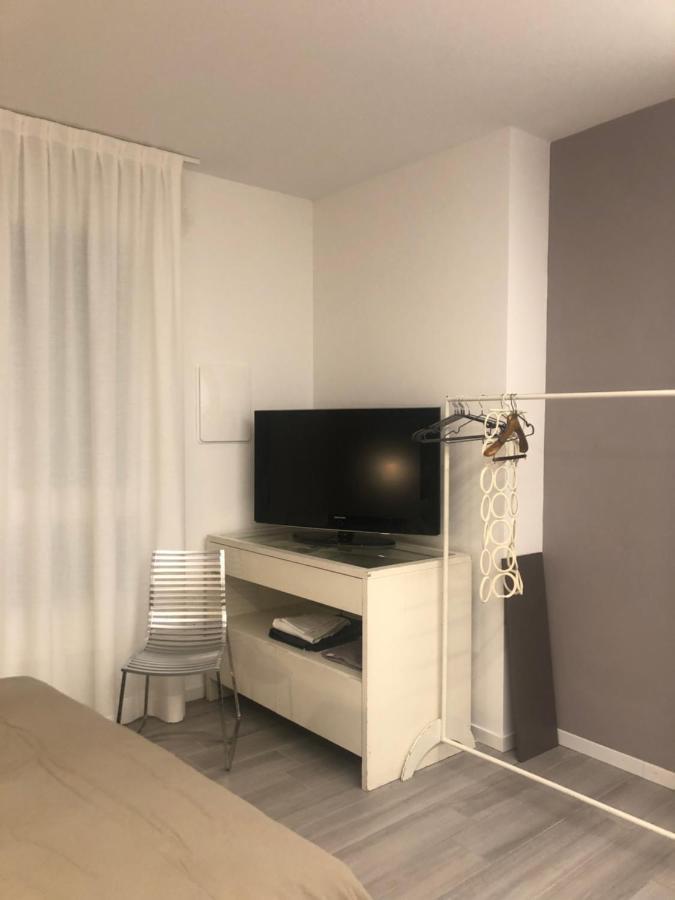 Cozy Studio Downtown Apartment Bassano del Grappa Bagian luar foto