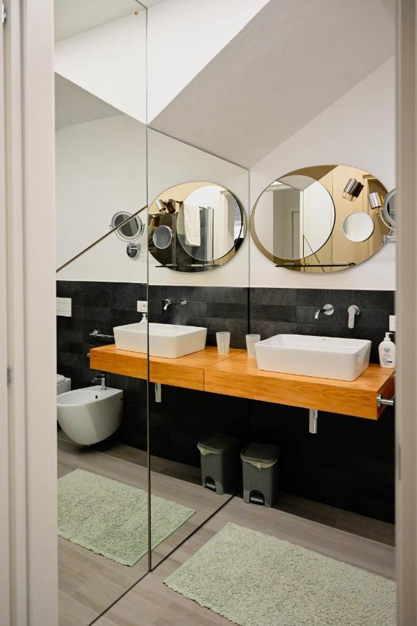 Cozy Studio Downtown Apartment Bassano del Grappa Bagian luar foto