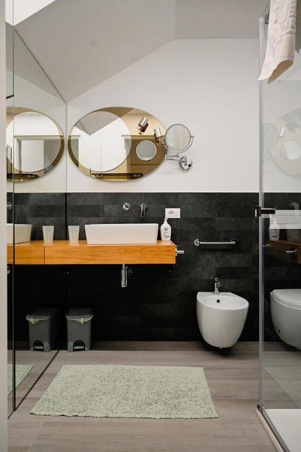 Cozy Studio Downtown Apartment Bassano del Grappa Bagian luar foto