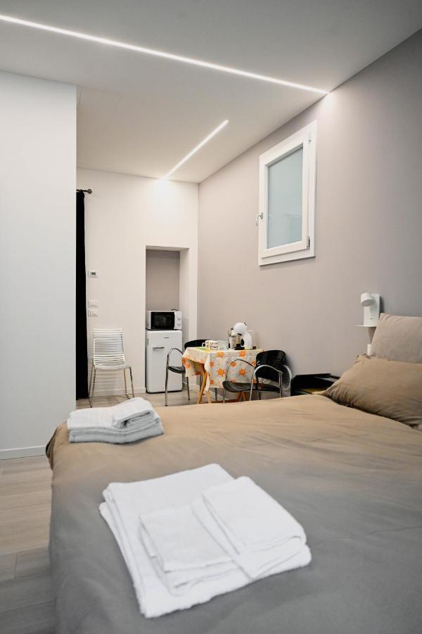 Cozy Studio Downtown Apartment Bassano del Grappa Bagian luar foto