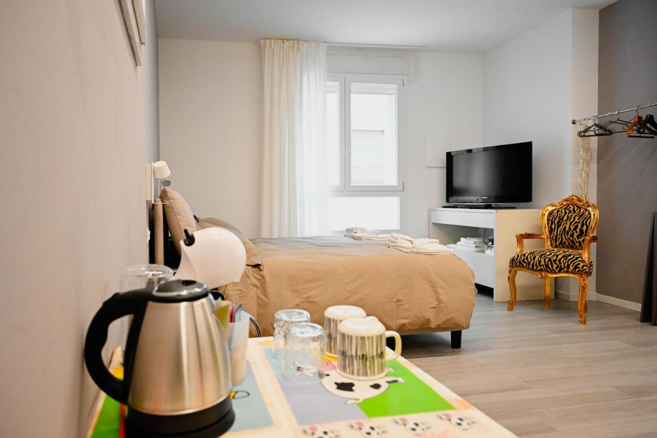 Cozy Studio Downtown Apartment Bassano del Grappa Bagian luar foto