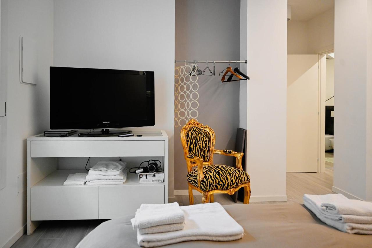 Cozy Studio Downtown Apartment Bassano del Grappa Bagian luar foto